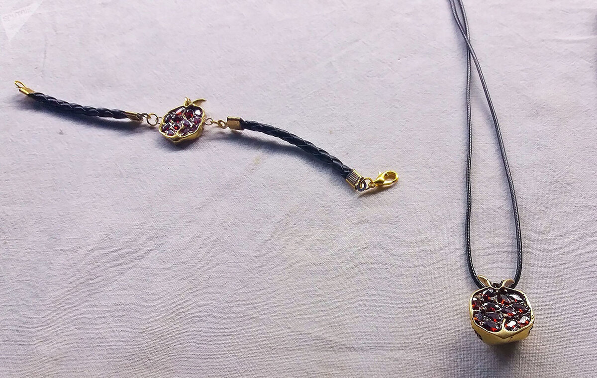 Серебряные украшения из Армении и новый стиль «бабушки-стройняшки» Брижит Макрон