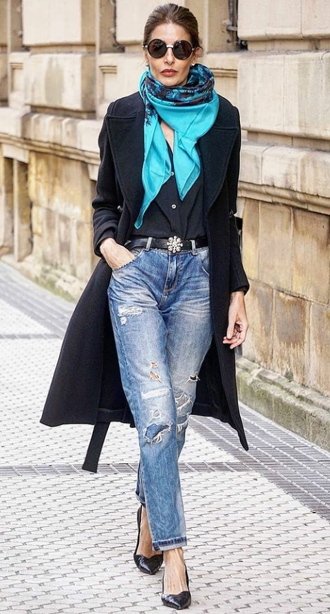 7 способов носить джинсы в 50 лет так, словно вы в дорогущем наряде