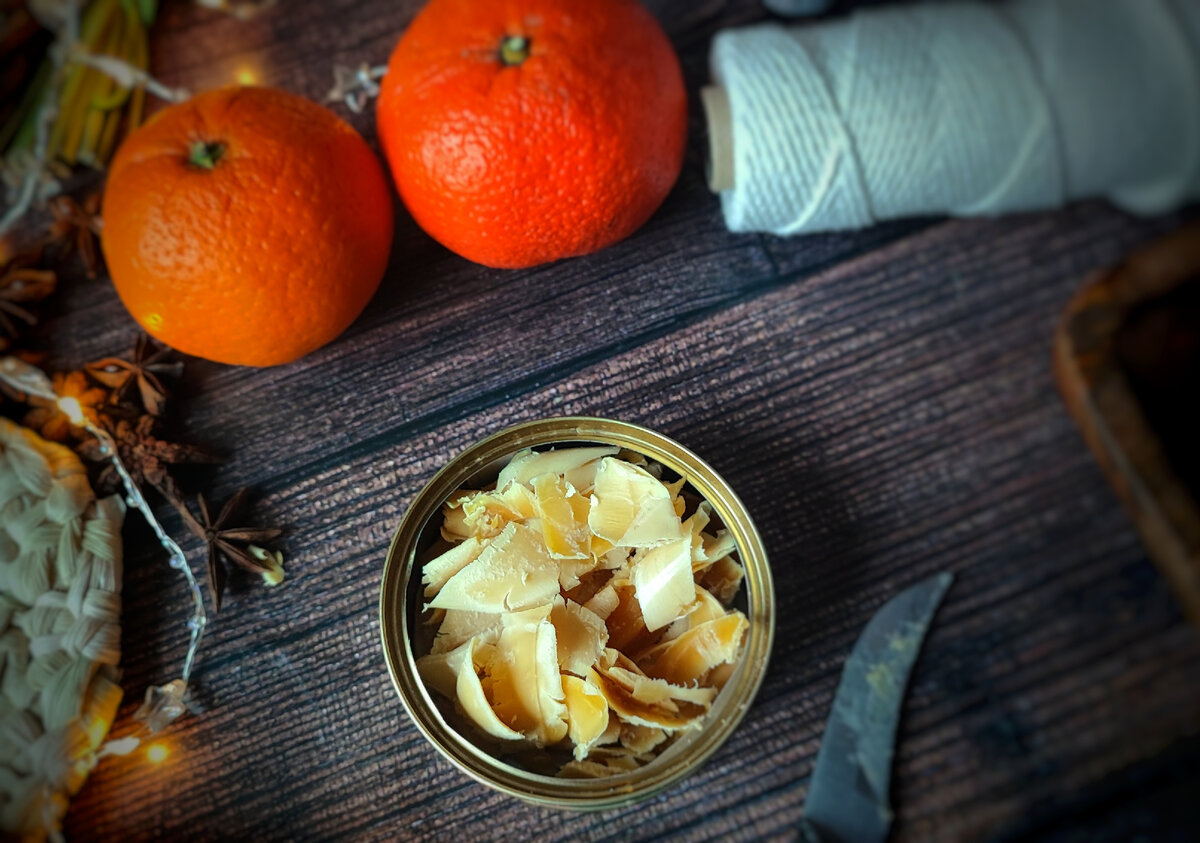 Не выкидывайте консервные баночки от икры и горошка! Вместе с мандариновыми корками они станут прекрасным материалом. проверено!
