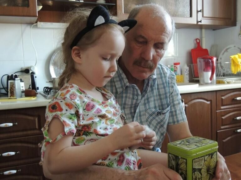 У супругов подрастает дочь - фото из поиска Яндекс.Картинки