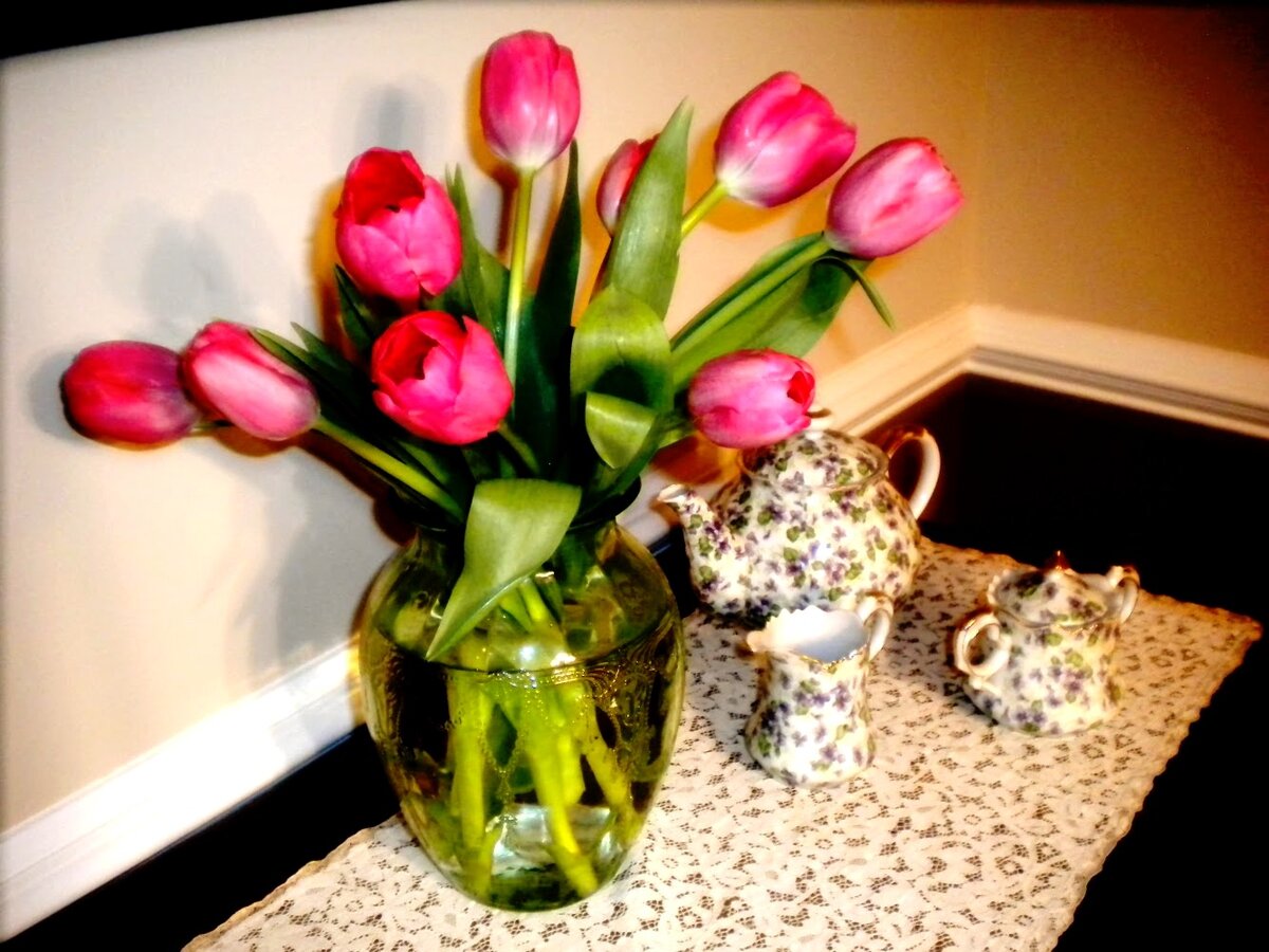 Тюльпаны, подаренные на 8 Марта, будут стоять 2 недели как свежие. Рассказываю, что я добавляю в воду
