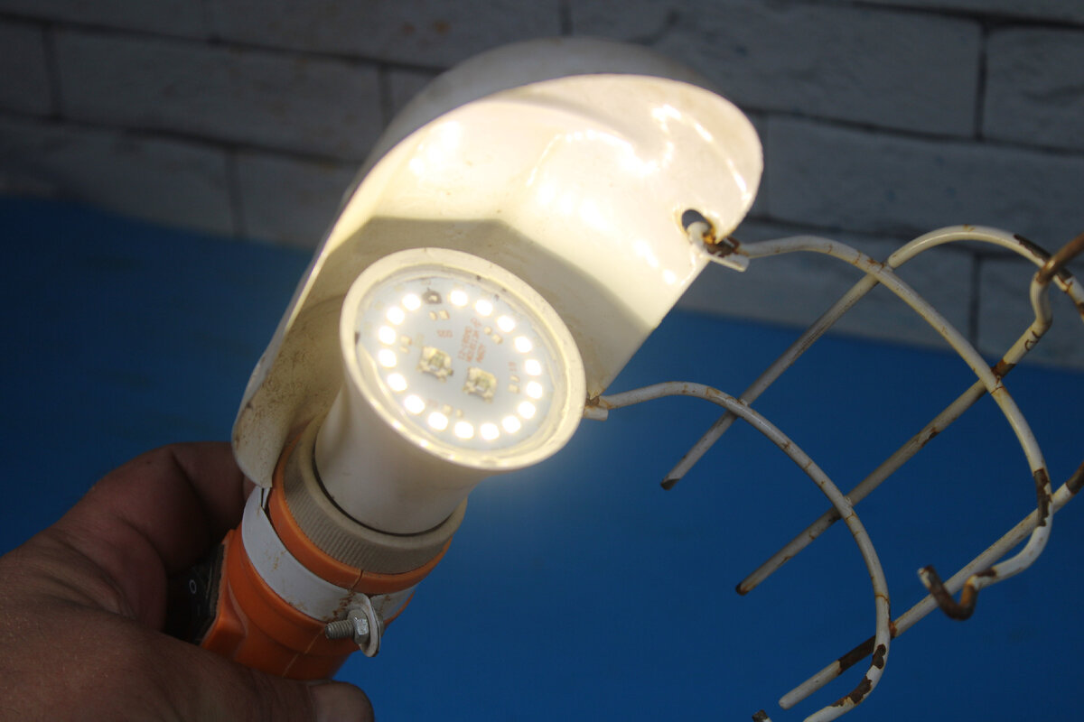 Не выкидывайте перегоревшую лампочку, её можно починить даже без паяльника за несколько минут