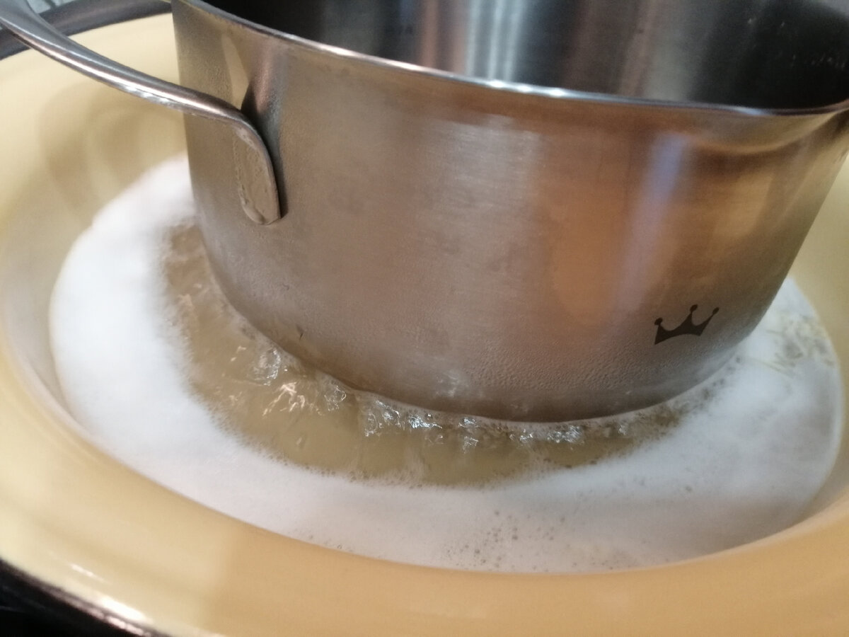 Долго искала рецепт настоящего «марсельского» мыла, наконец нашла: незаменимое средство от нагара на кастрюлях
