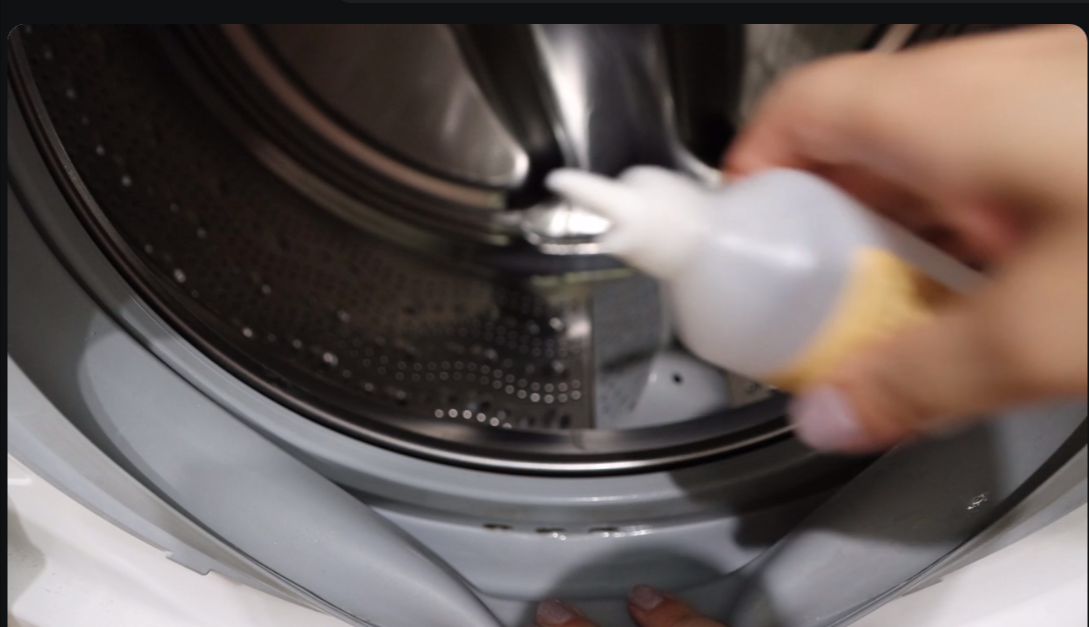 Как избавиться от затхлого запаха, плесени и грибка в стиральной машине всего за 1 действие.