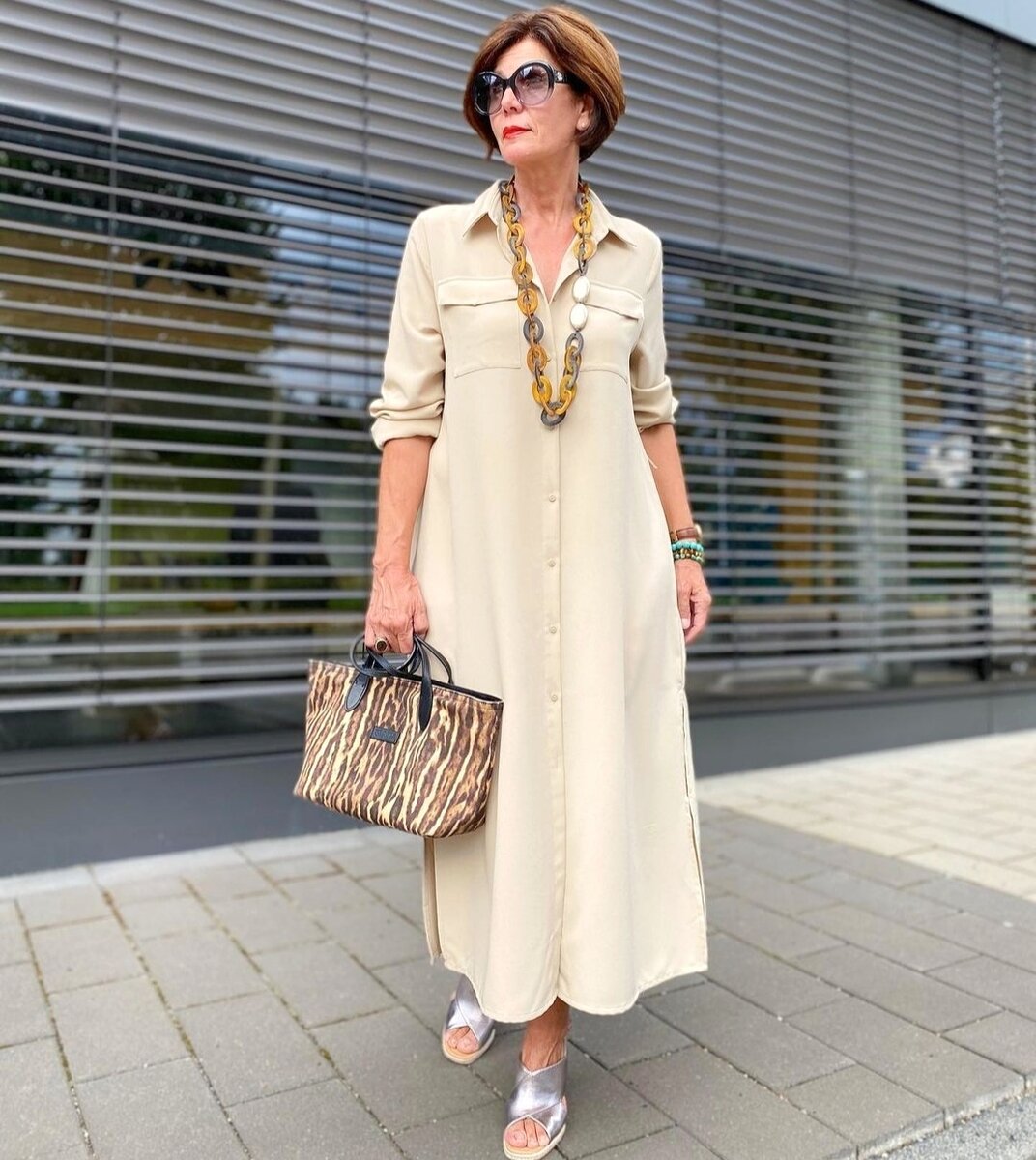Летние образы с платьями ниже колена для женщин 50-60 лет: стильные идеи + самые удачные фасоны