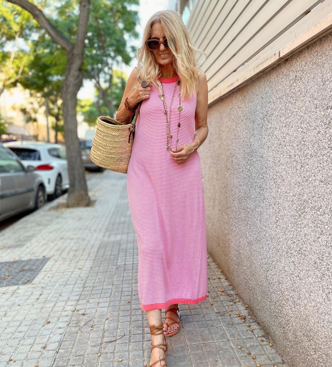 Лето в городе: крутые идеи нарядов для женщин 50+ от испанской модницы Изабель Маркус