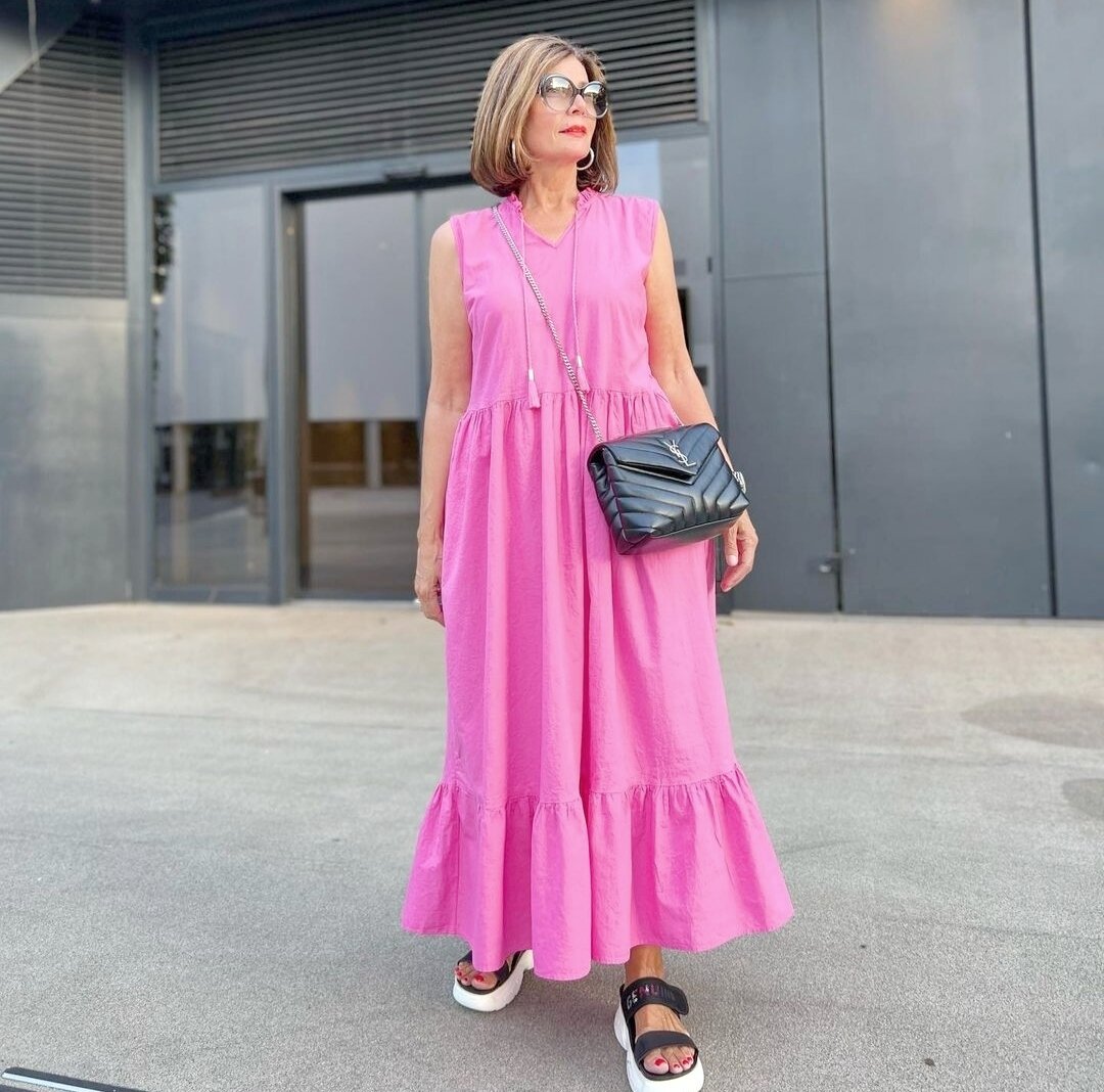 Фэшн-блогер демонстрирует, как в 60 лет выглядеть лучше, чем в 30: стильные летние образы от немецкой модницы