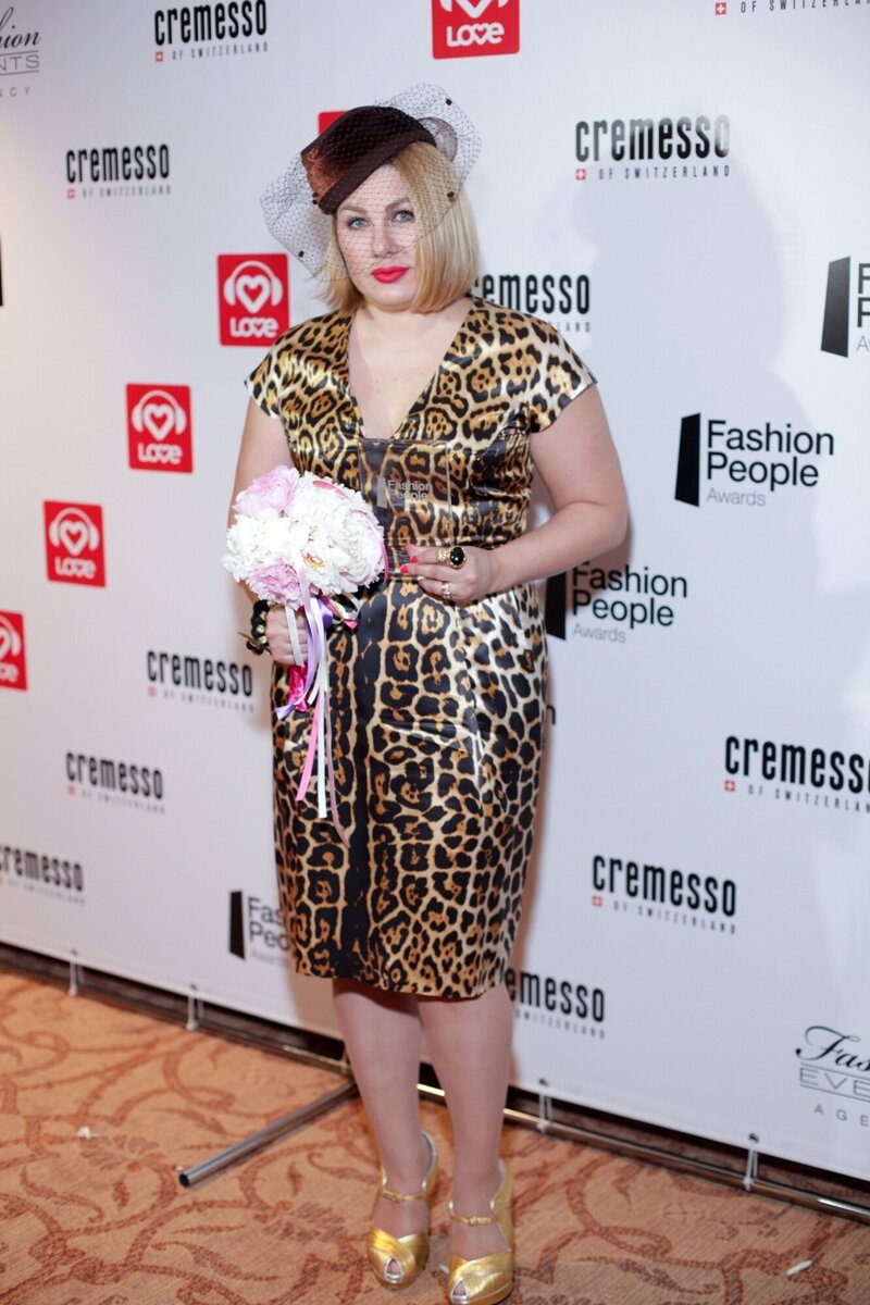 Ева Польна в платье с леопардовым принтом