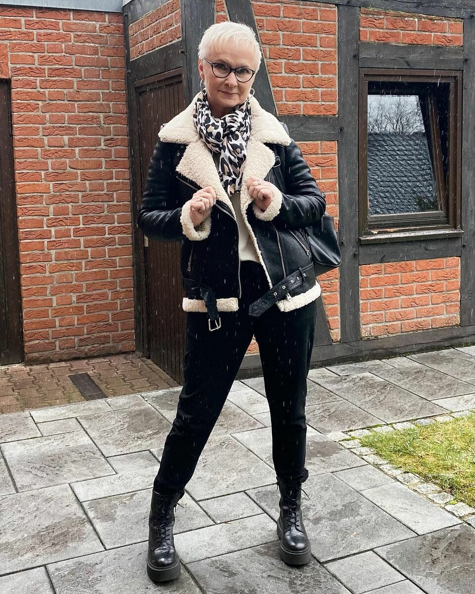 60-летние блогеры, которые выглядят стильно в повседневной одежде: свежие идеи на холодный сезон